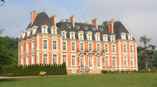 Halcyon Retreat was promoted as a luxury resort development centred on the Château de la Cazine in France  